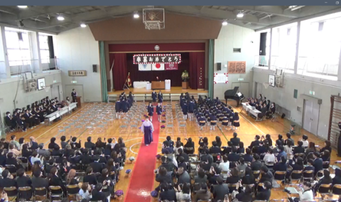 退場