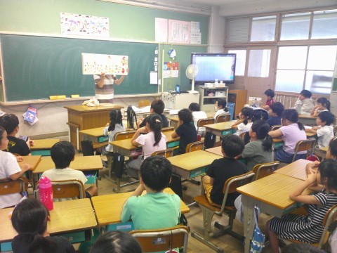 ２年４組「だるまちゃんとてんぐちゃん」
