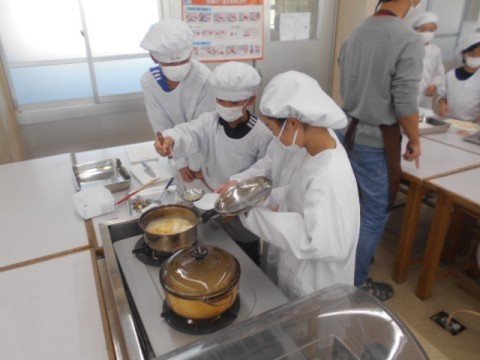 味噌を入れます