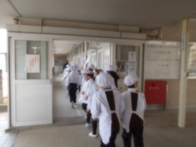 整列してとりにいきます。