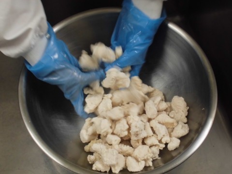 鶏の検品の様子