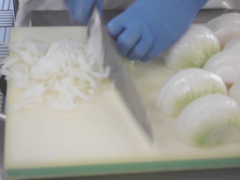 玉ねぎを切る