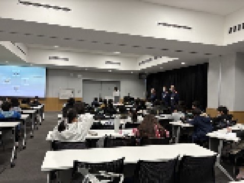 防災セミナーを受けています