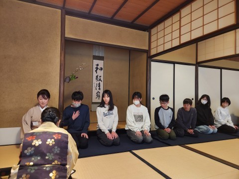 少し緊張した面持ちです。