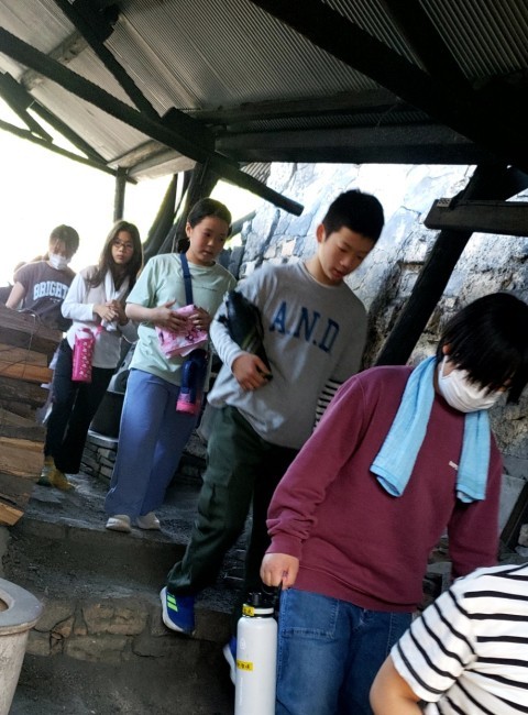 登り釜を見学中