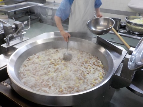 あく取りの様子
