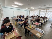 昼食はカツカレー