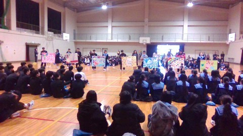 １・２年生から３年生へクラスパネルを送りました