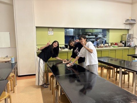 みんなが使った会場をピカピカにしてくれました。