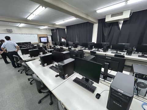 堺東高校：コンピューター教室