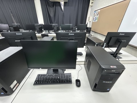 堺東高校：コンピューター教室