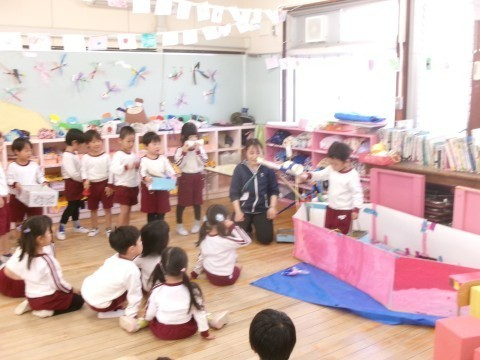 こうやってお店で遊ぶんだよ！