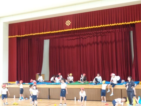 舞台上では上体起こし